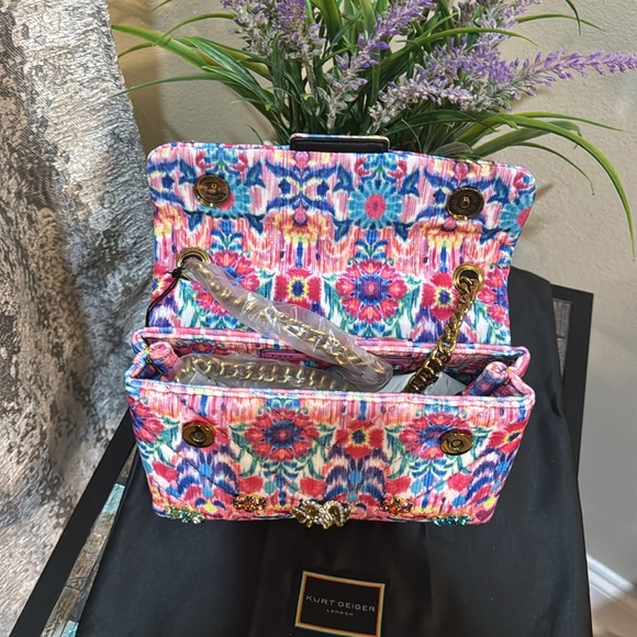 Kurt Geiger London Medium Kensington Shoulder Bag
Kurt Geiger London - Picture 15 of 17